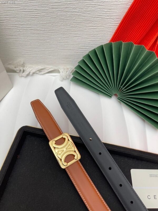 45BIZ3APC (7) CELINE MEDIUM 25MM REVERSIBLE FRAMED TRIOMPHE BELT IN TAURILLON AND NATURAL CALFSKIN