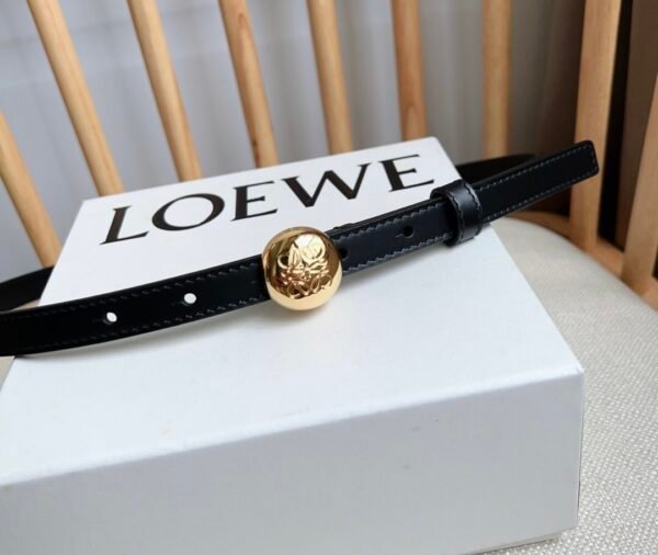 LOEWE Pebble belt made of smooth cowhide leather