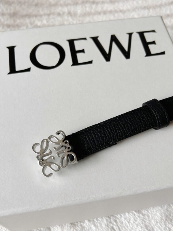 E821Z15X02 (4) LOEWE Pebble-patterned cowhide Anagram belt