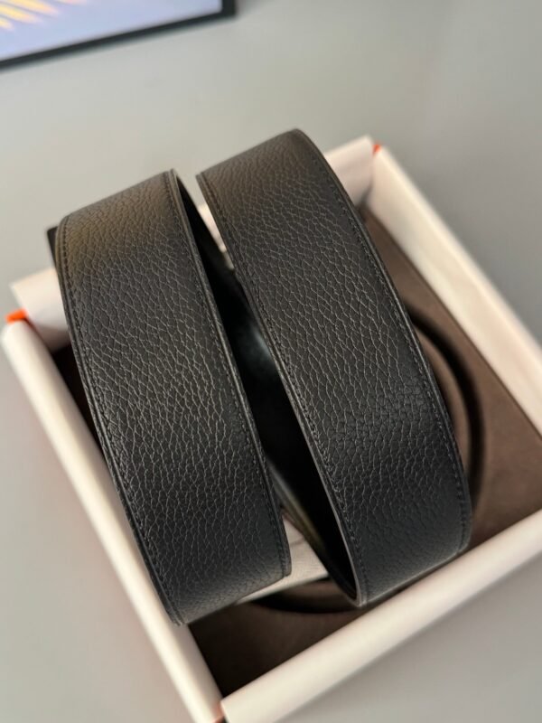 H074562CK05 H075387CAAF080 (5) Constance belt buckle & Reversible leather strap 38 mm