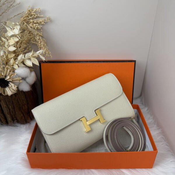 HERMÈS Constance To Go wallet gold