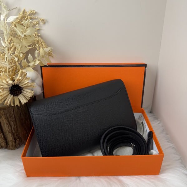 H085822CKAA085 (7) HERMÈS Constance To Go wallet silver