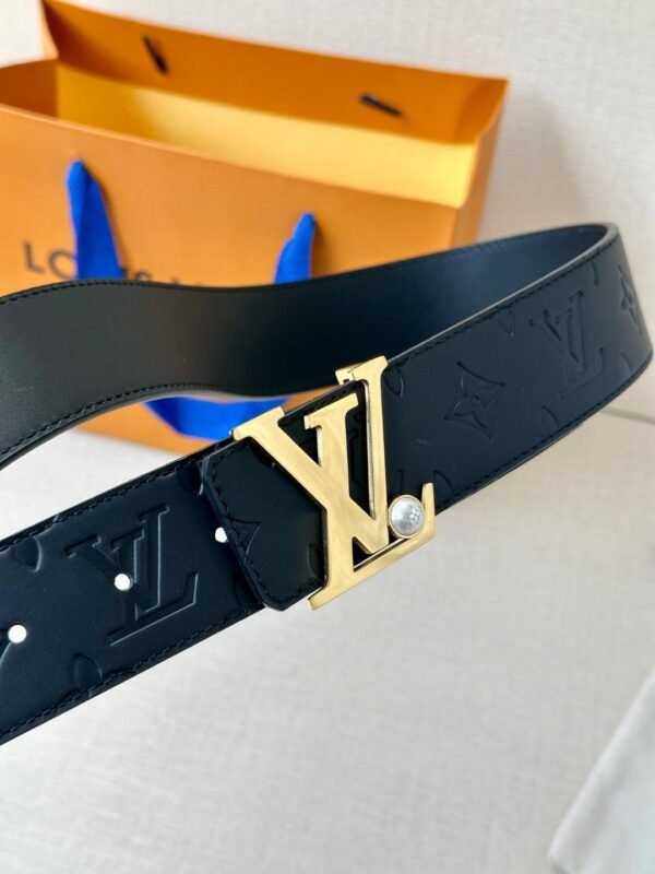LV INITIALES PEARLS 40MM REVERSIBLE BELT M8842U