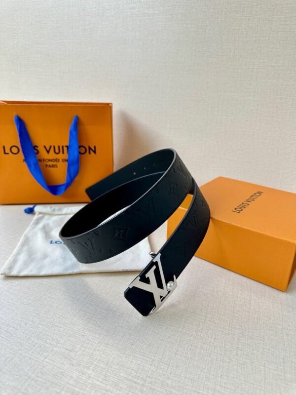 LV INITIALES PEARLS 40MM REVERSIBLE BELT M8842U