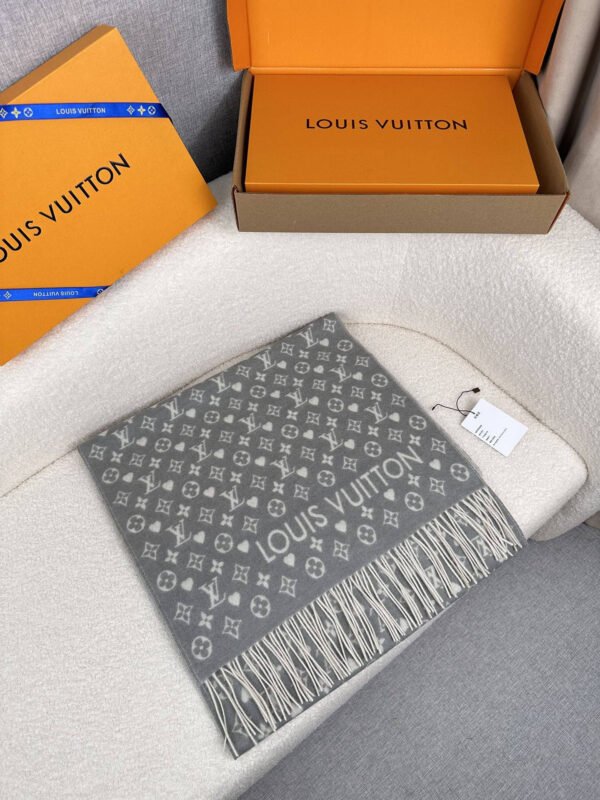 LOUIS VUITTON GAME ON scarf