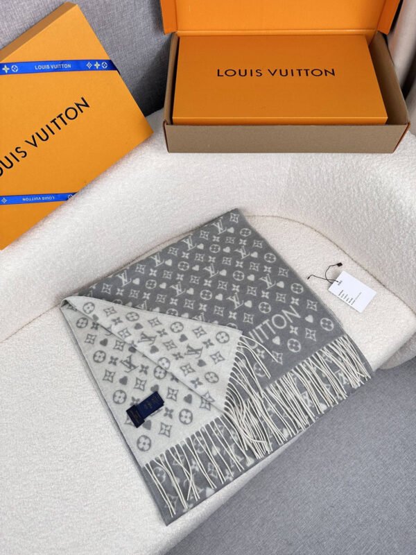 LOUIS VUITTON GAME ON scarf