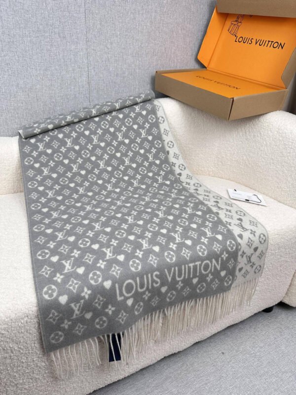 LOUIS VUITTON GAME ON scarf