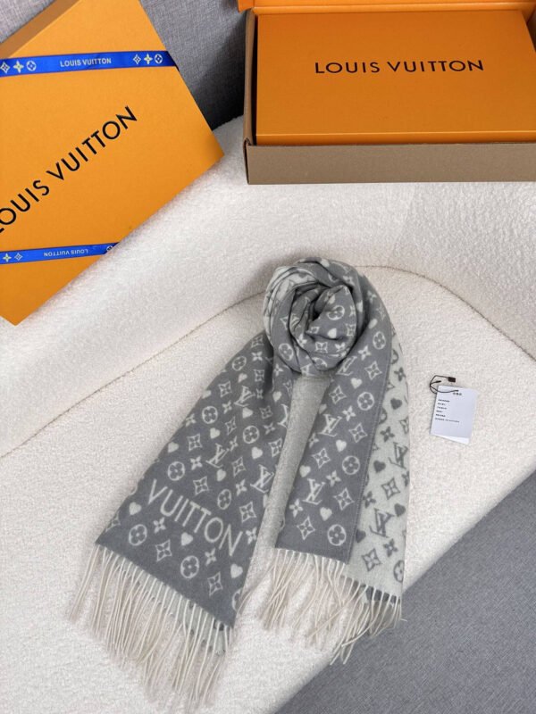LOUIS VUITTON GAME ON scarf