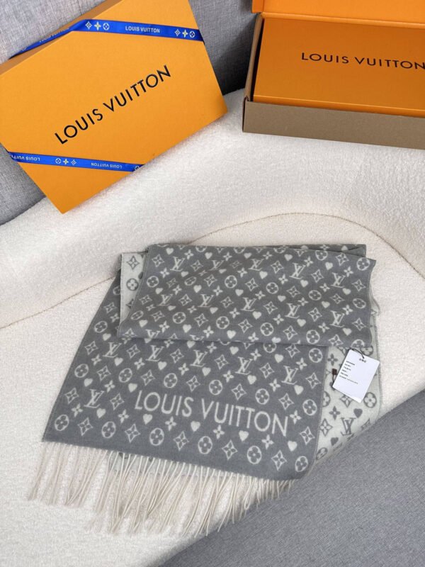 LOUIS VUITTON GAME ON scarf