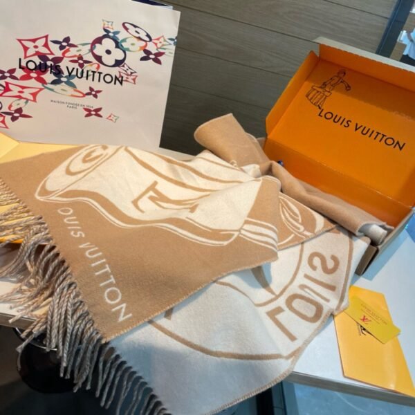 LOUIS VUITTON Lock And Keys Scarf S00