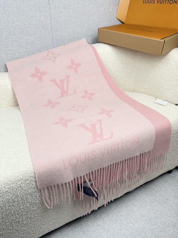 M96287 (4) LOUIS VUITTON REYKJAVIK scarf