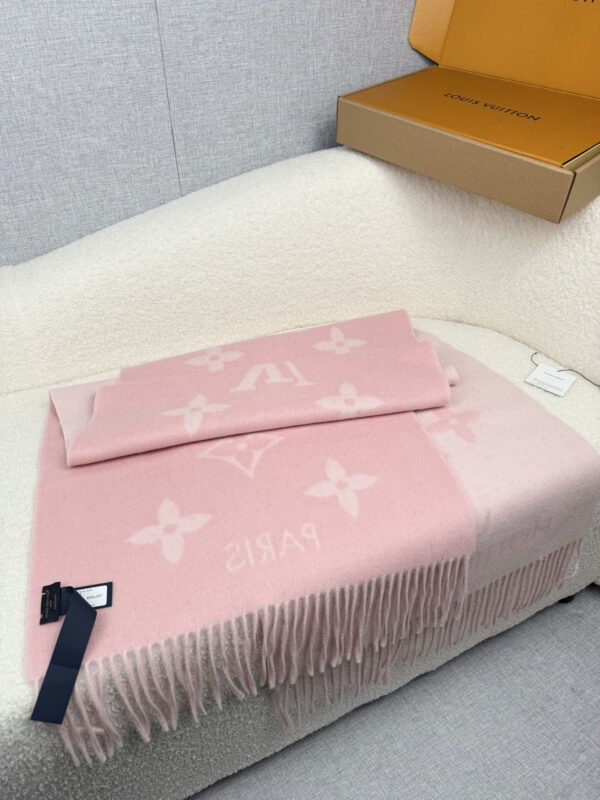 M96287 (6) LOUIS VUITTON REYKJAVIK scarf