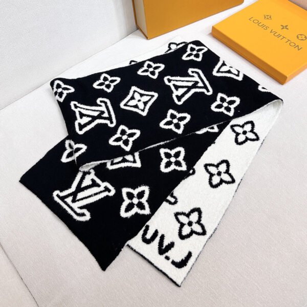 LOUIS VUITTON Monogram Blast Knitted Scarf M96963