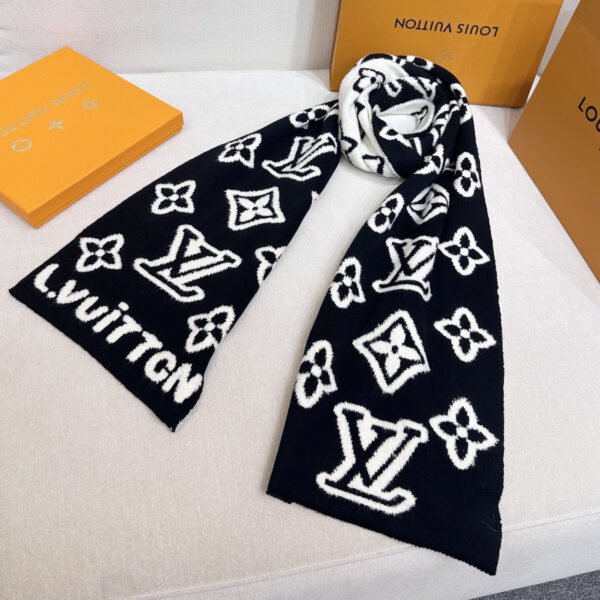 LOUIS VUITTON Monogram Blast Knitted Scarf M96963