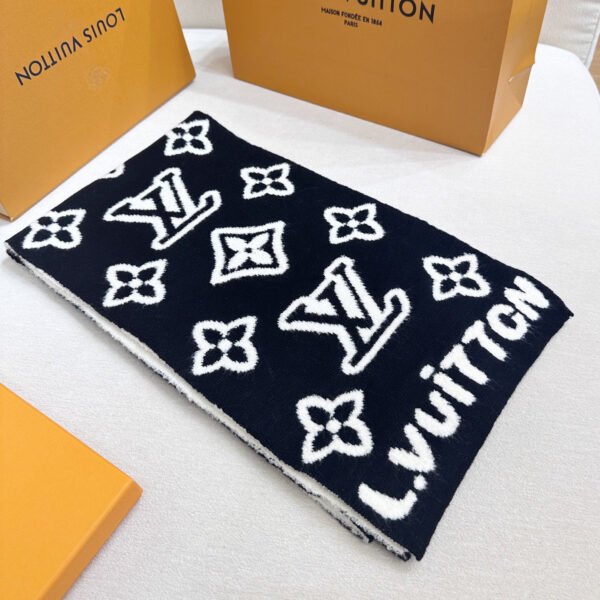 LOUIS VUITTON Monogram Blast Knitted Scarf M96963