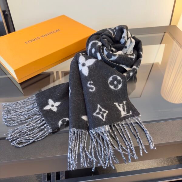 M97143 (7) LV Reykjavik 2.0 scarf M97143