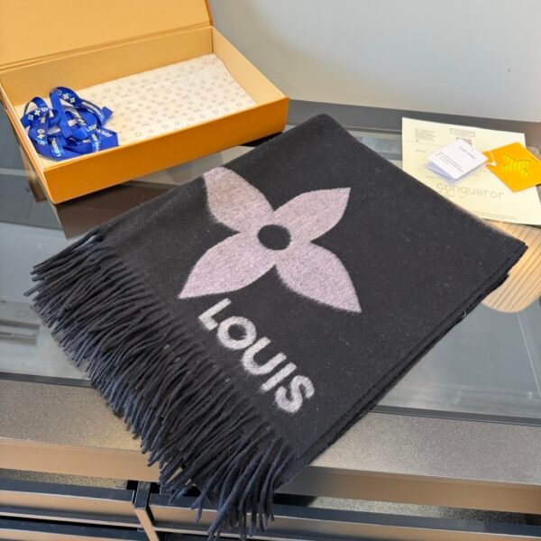 LOUIS VUITTON Snowy Kaleidoscope Scarf M97179