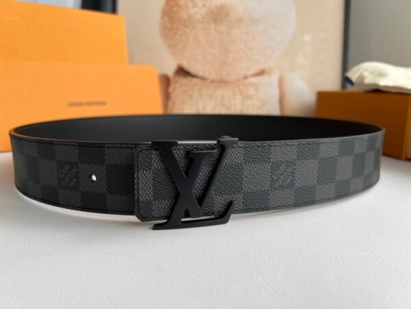LOUIS VUITTON MEN'S INITIAL BELT 40 MM M9808S