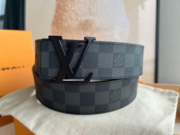 LOUIS VUITTON MEN'S INITIAL BELT 40 MM M9808S
