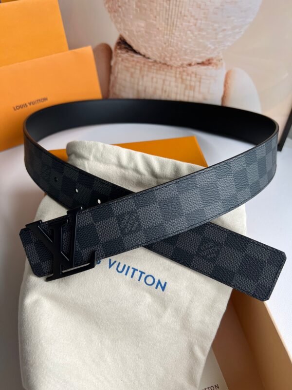LOUIS VUITTON MEN'S INITIAL BELT 40 MM M9808S