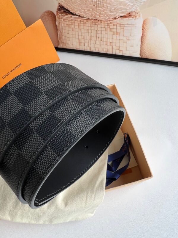 LOUIS VUITTON MEN'S INITIAL BELT 40 MM M9808S