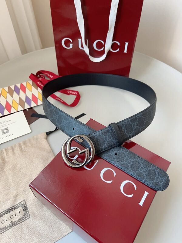 GUCCI Belt with Interlocking G buckle