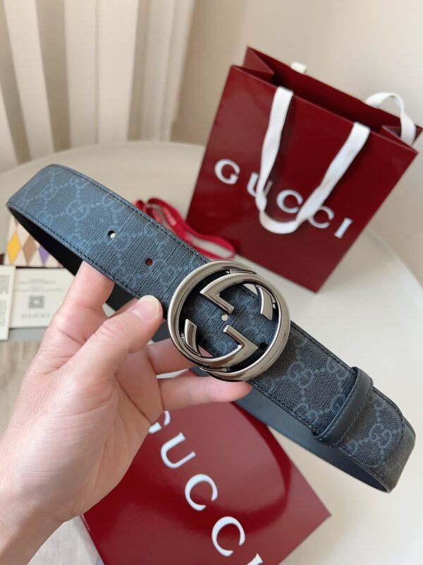 GUCCI Belt with Interlocking G buckle