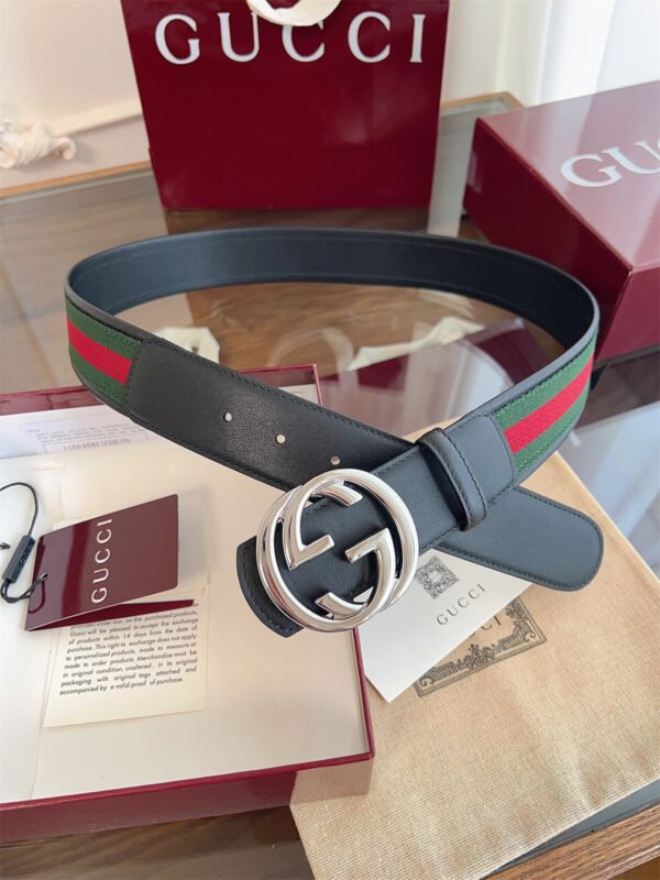GUCCI Reversible belt with Interlocking G buckle