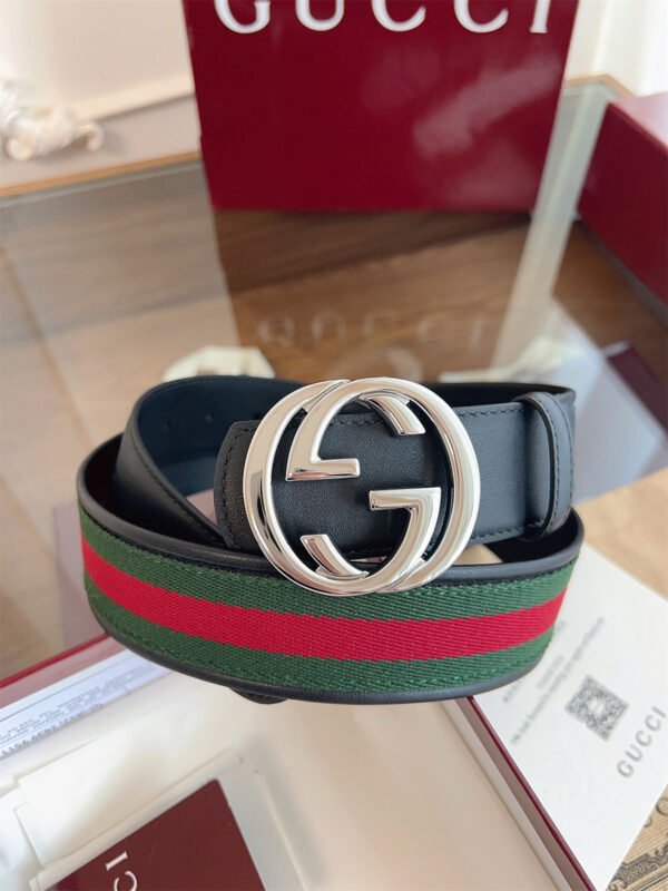 GUCCI Reversible belt with Interlocking G buckle