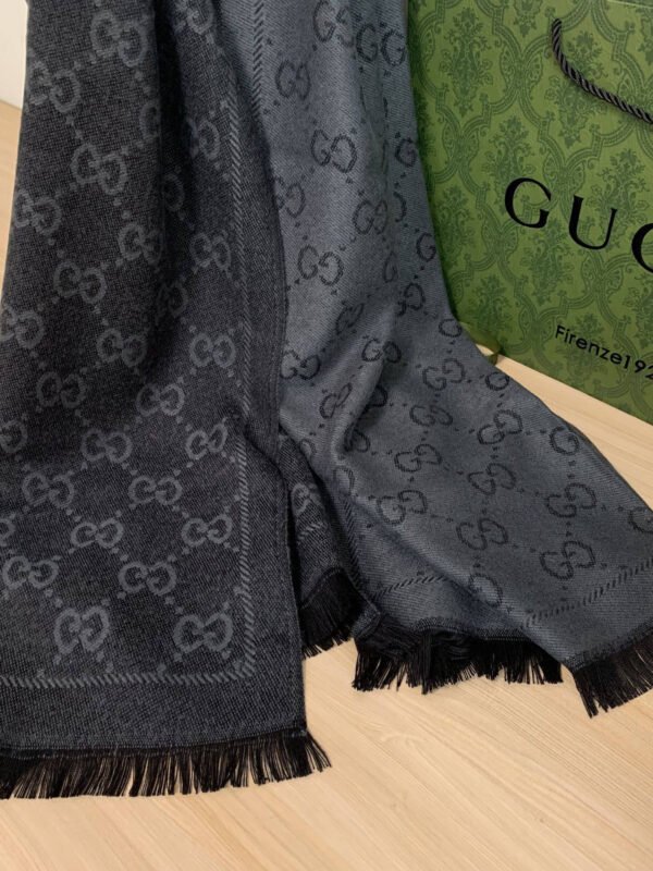 133483 3G200 1160 (2) GG wool scarf