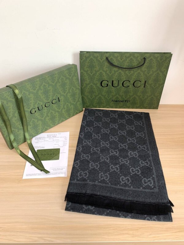 133483 3G200 1160 (4) GG wool scarf