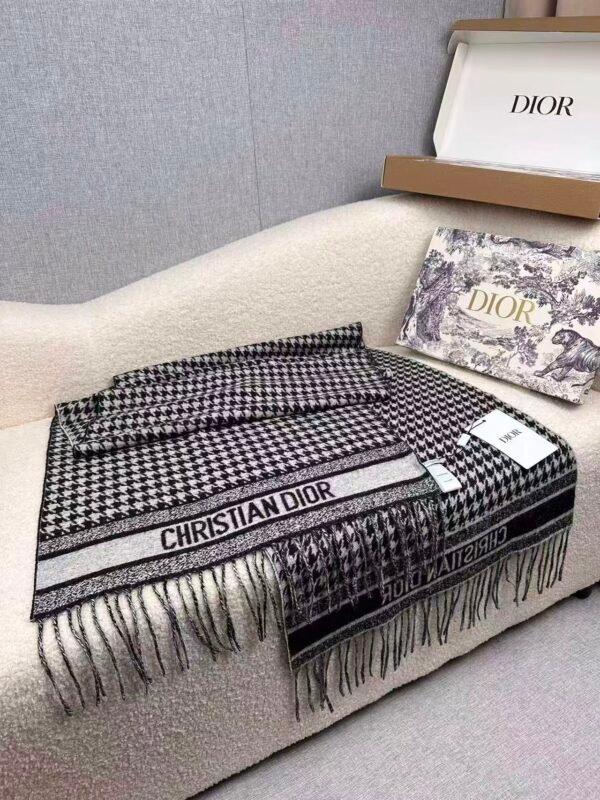 DIOR 30 Montaigne Scarf
