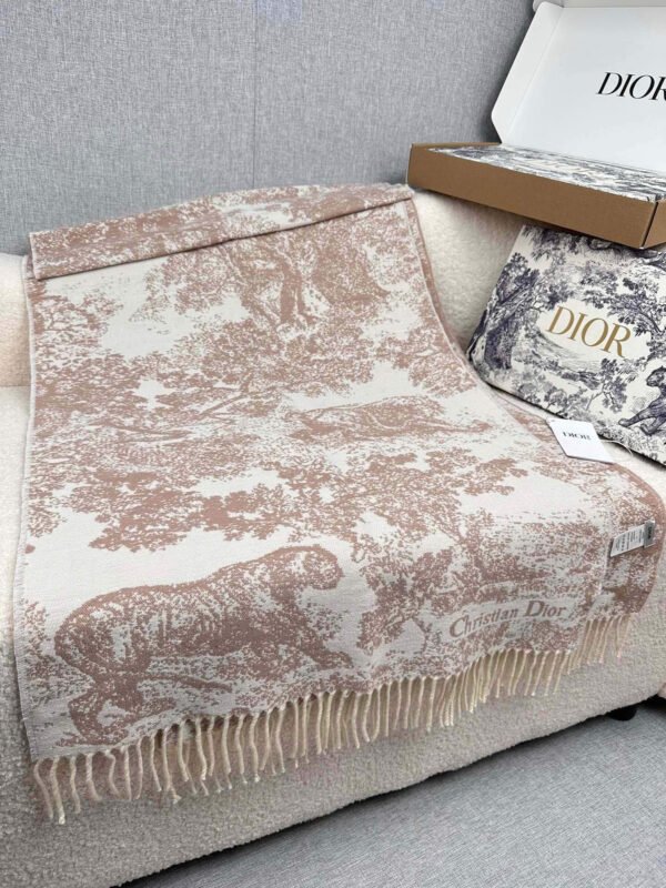 41JOU215I159_C420 (6) Dior printed scarf