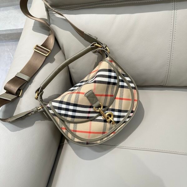 BURBERRY Small B-shaped buckle messenger bag