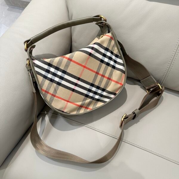 BURBERRY Small B-shaped buckle messenger bag