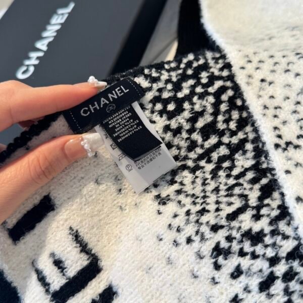 AAB243-B21443-U2684 (7) COCO NEIGE 2025/26 COLLECTION SCARF