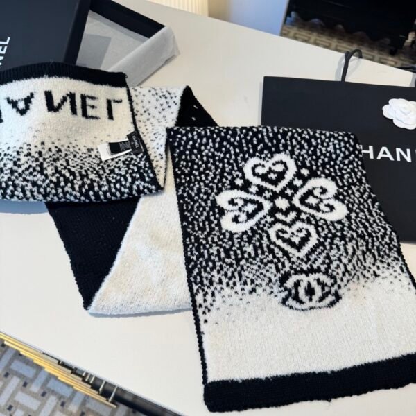 AAB243-B21443-U2684 (9) COCO NEIGE 2025/26 COLLECTION SCARF