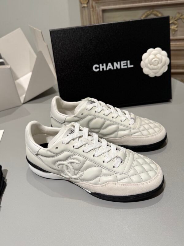 G45839-B21630-U3090 (10) 2025/26 Autumn/Winter Collection of Sneakers