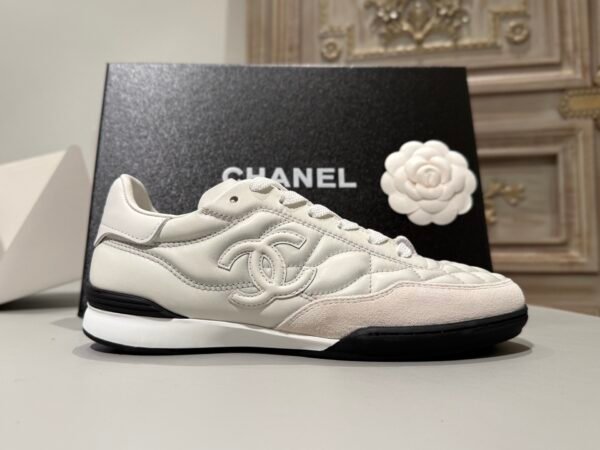 G45839-B21630-U3090 (14) 2025/26 Autumn/Winter Collection of Sneakers