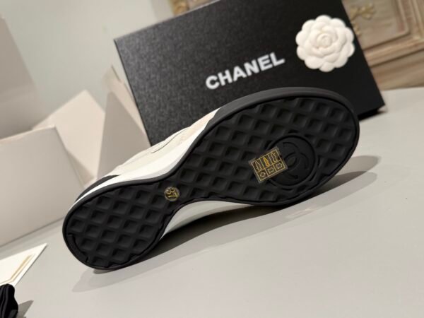 G45839-B21630-U3090 (16) 2025/26 Autumn/Winter Collection of Sneakers