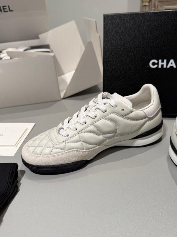 G45839-B21630-U3090 (17) 2025/26 Autumn/Winter Collection of Sneakers