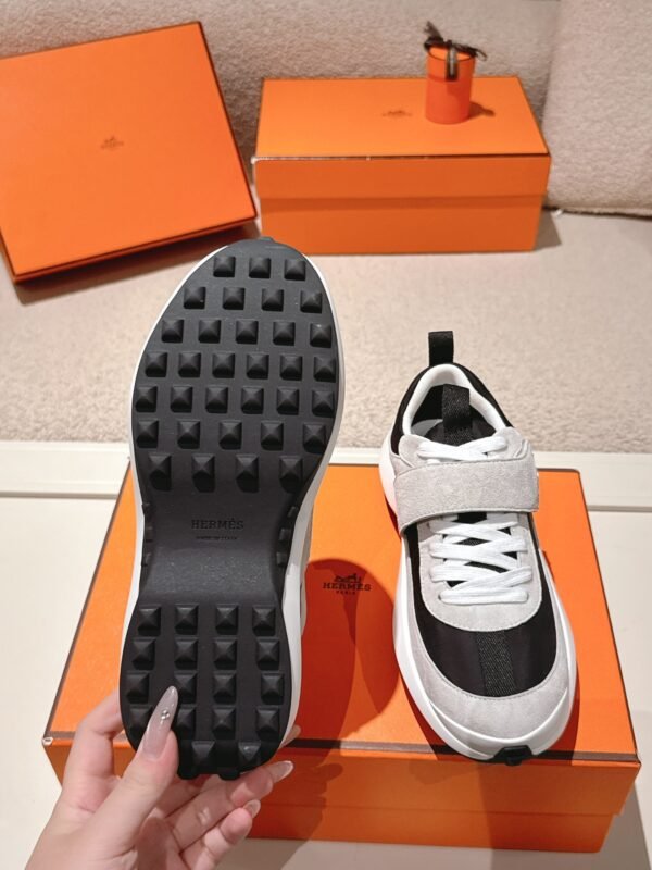 H252853ZH01400 (9) HERMES Loop sneakers