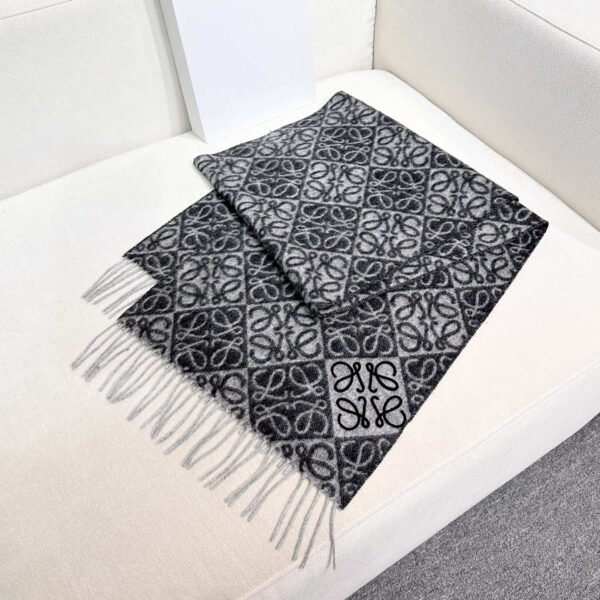 IDF811SS1X01 (4) LOEWE Anagram scarf in wool and cashmere