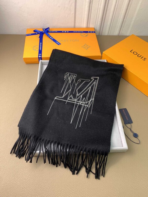 M77981 (2) LV STITCH scarf M77981