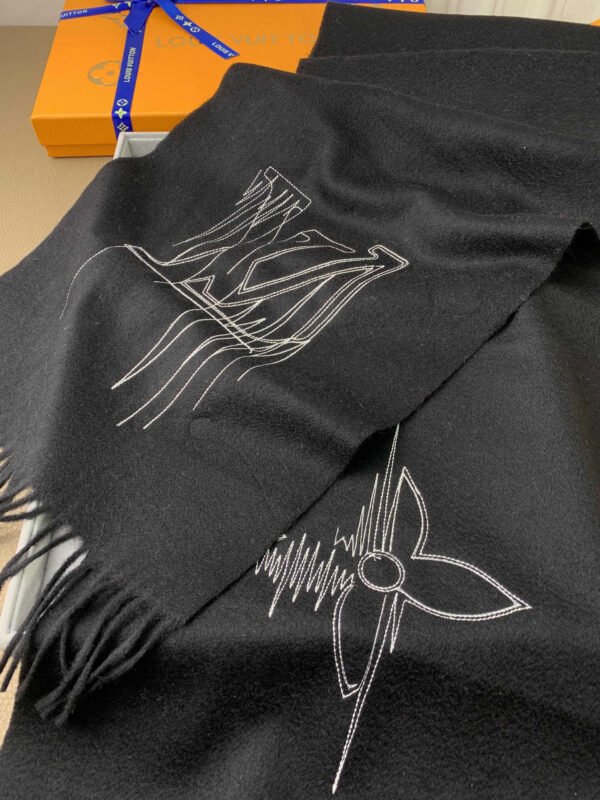 M77981 (5) LV STITCH scarf M77981